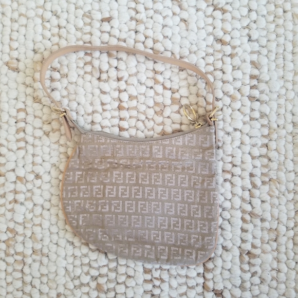 SOLD ❄️ Fendi Vintage Zucchino Oyster Bag - Picture 4 of 12